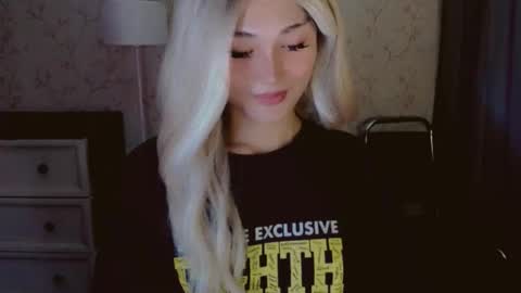 Pearl online show from 03-18-26, 02:58