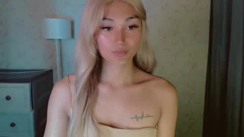 Snapshot of virgenpearl chatting on 06-08-26, 02:01 Pearl online show from 06-08-26, 02:01