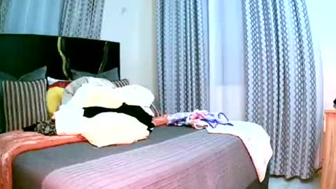 Snapshot of virtual_wifey chatting on 02-09-25, 06:05 Your Virtual Wife online show from 02-09-25, 06:05