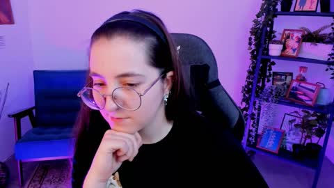 Snapshot of virtualvoyant chatting on 10-01-25, 04:40 your love online show from 10-01-25, 04:40