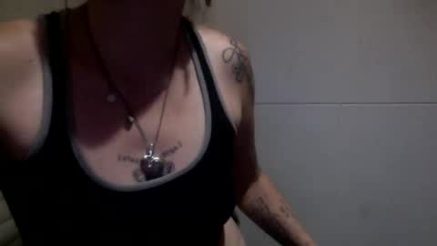 Snapshot of vitatattoo chatting on 11-19-25, 03:06 Vita online show from 11-19-25, 03:06