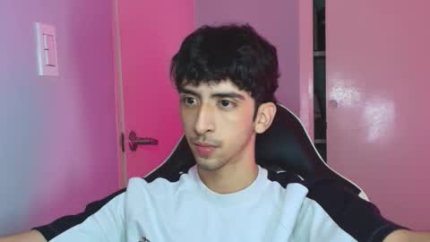 Snapshot of vittorio_cerati chatting on 02-13-26, 01:23 new acount online show from 02-13-26, 01:23