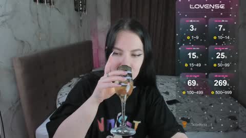 Snapshot of vivi__squirrel chatting on 01-13-25, 06:49 Vivi online show from 01-13-25, 06:49