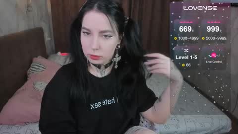 Snapshot of vivi__squirrel chatting on 02-12-25, 06:51 Vivi online show from 02-12-25, 06:51