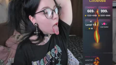 Snapshot of vivi__squirrel chatting on 02-13-25, 07:56 Vivi online show from 02-13-25, 07:56