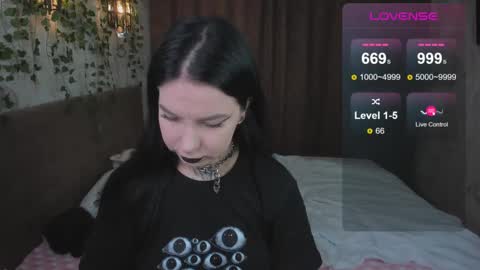 Snapshot of vivi__squirrel chatting on 02-20-25, 02:51 Vivi online show from 02-20-25, 02:51