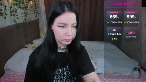 Snapshot of vivi__squirrel chatting on 02-20-25, 07:01 Vivi online show from 02-20-25, 07:01