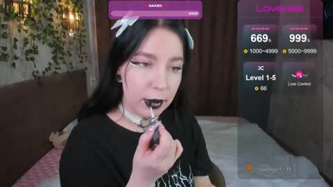 Snapshot of vivi__squirrel chatting on 02-21-25, 06:40 Vivi online show from 02-21-25, 06:40