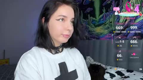 Snapshot of vivi__squirrel chatting on 10-03-25, 12:46 Vivi online show from 10-03-25, 12:46