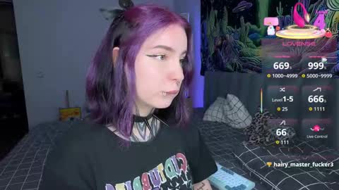 Snapshot of vivi__squirrel chatting on 11-13-25, 12:48 Vivi online show from 11-13-25, 12:48