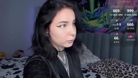 Snapshot of vivi__squirrel chatting on 11-16-25, 01:28 Vivi online show from 11-16-25, 01:28