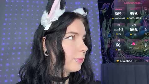 Snapshot of vivi__squirrel chatting on 11-28-25, 06:16 Vivi online show from 11-28-25, 06:16