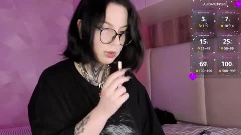 Snapshot of vivi__squirrel chatting on 04-30-26, 12:06 Vivi online show from 04-30-26, 12:06