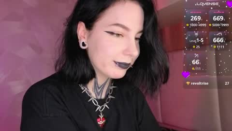 Snapshot of vivi__squirrel chatting on 05-24-26, 09:42 Vivi online show from 05-24-26, 09:42