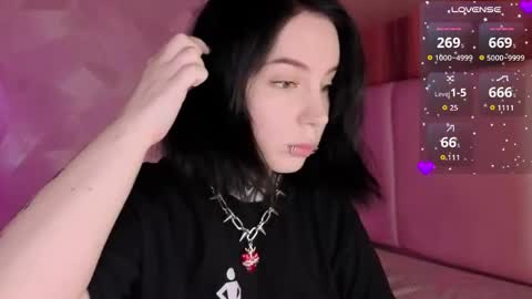 Snapshot of vivi__squirrel chatting on 06-01-26, 12:23 Vivi online show from 06-01-26, 12:23