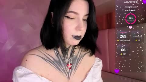 Snapshot of vivi__squirrel chatting on 06-03-26, 06:13 Vivi online show from 06-03-26, 06:13