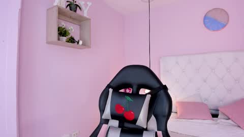 Vivi online show from 11-28-25, 03:53