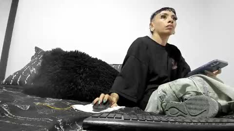 Snapshot of vivi_honey_ chatting on 02-11-25, 02:35 IGkarol navarret3 online show from 02-11-25, 02:35