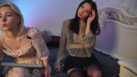 Snapshot of vivi_uwu chatting on 11-26-25, 12:17 Vivi online show from 11-26-25, 12:17