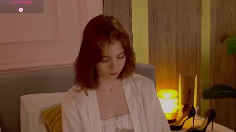 Snapshot of vivi_west chatting on 06-14-26, 05:15 vivi_west online show from 06-14-26, 05:15