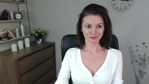 Snapshot of vivian_dream chatting on 12-12-24, 12:01 Vivian online show from 12-12-24, 12:01