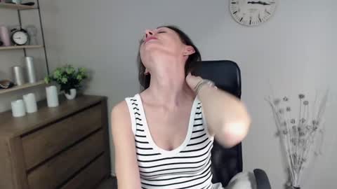 Snapshot of vivian_dream chatting on 01-17-25, 09:49 Vivian online show from 01-17-25, 09:49