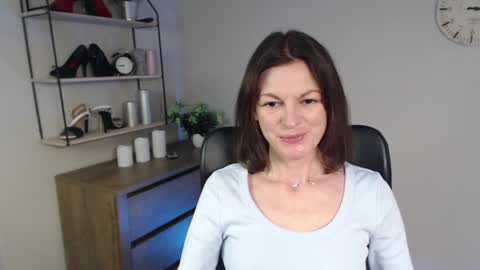 Snapshot of vivian_dream chatting on 02-10-25, 06:53 Vivian online show from 02-10-25, 06:53