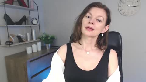 Snapshot of vivian_dream chatting on 03-05-25, 07:16 Vivian online show from 03-05-25, 07:16