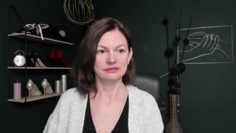 Snapshot of vivian_dream chatting on 10-20-25, 05:52 Vivian online show from 10-20-25, 05:52