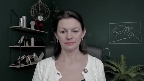 Vivian online show from 12-18-25, 07:03