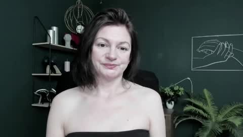 Snapshot of vivian_dream chatting on 05-14-26, 11:39 Vivian online show from 05-14-26, 11:39