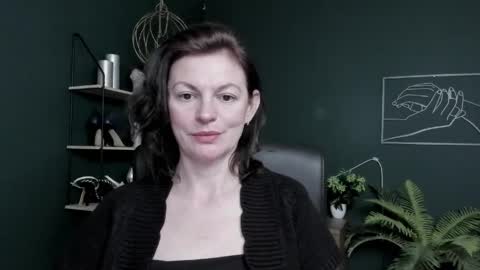 Snapshot of vivian_dream chatting on 05-19-26, 06:31 Vivian online show from 05-19-26, 06:31