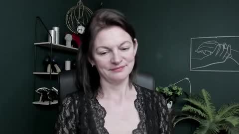 Snapshot of vivian_dream chatting on 05-20-26, 06:41 Vivian online show from 05-20-26, 06:41