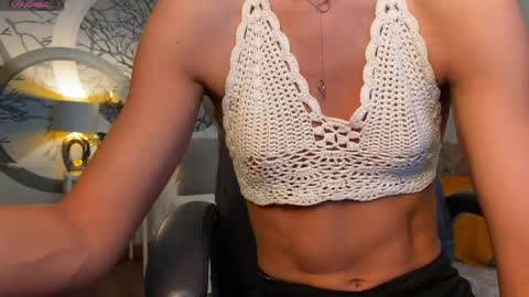 Snapshot of vivian_evans_ chatting on 05-22-26, 01:02 Vivian Evans online show from 05-22-26, 01:02