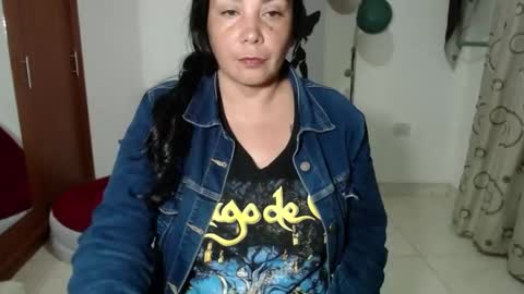 Snapshot of vivian_milf_paint chatting on 09-10-25, 03:06 vivian_milf_paint online show from 09-10-25, 03:06