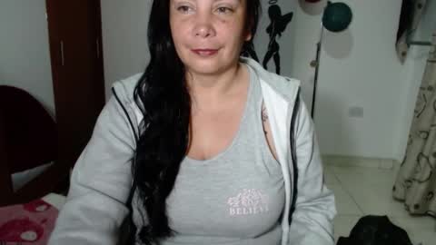 Snapshot of vivian_milf_paint chatting on 09-19-25, 03:41 vivian_milf_paint online show from 09-19-25, 03:41