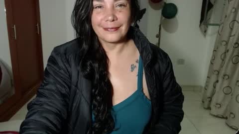 Snapshot of vivian_milf_paint chatting on 10-16-25, 02:56 vivian_milf_paint online show from 10-16-25, 02:56