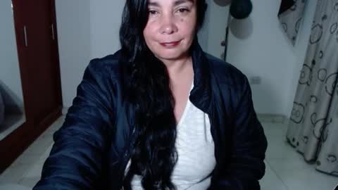 Snapshot of vivian_milf_paint chatting on 10-24-25, 04:09 vivian_milf_paint online show from 10-24-25, 04:09