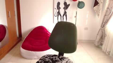 Snapshot of vivian_milf_paint chatting on 11-09-25, 12:03 vivian_milf_paint online show from 11-09-25, 12:03