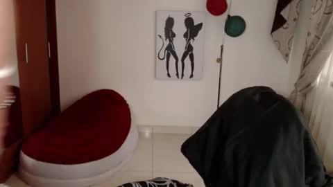 Snapshot of vivian_milf_paint chatting on 11-14-25, 02:38 vivian_milf_paint online show from 11-14-25, 02:38