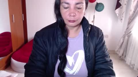 Snapshot of vivian_milf_paint chatting on 11-15-25, 01:29 vivian_milf_paint online show from 11-15-25, 01:29