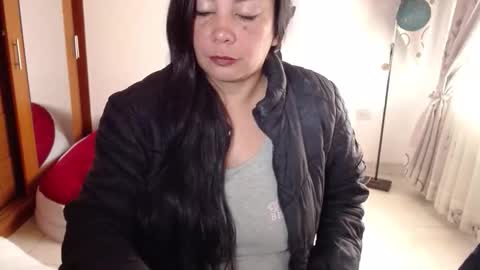 Snapshot of vivian_milf_paint chatting on 11-23-25, 12:38 vivian_milf_paint online show from 11-23-25, 12:38