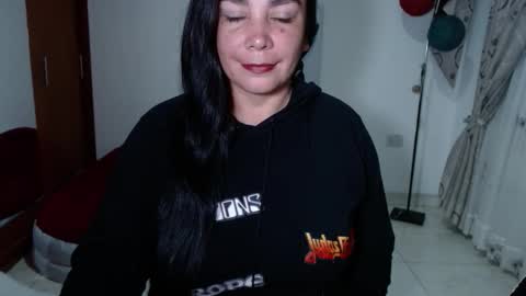 Snapshot of vivian_milf_paint chatting on 11-24-25, 10:53 vivian_milf_paint online show from 11-24-25, 10:53