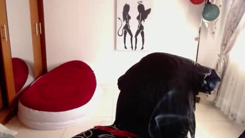 Snapshot of vivian_milf_paint chatting on 11-27-25, 01:13 vivian_milf_paint online show from 11-27-25, 01:13