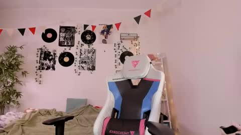 vivian_qwerty online show from 02-01-25, 04:24