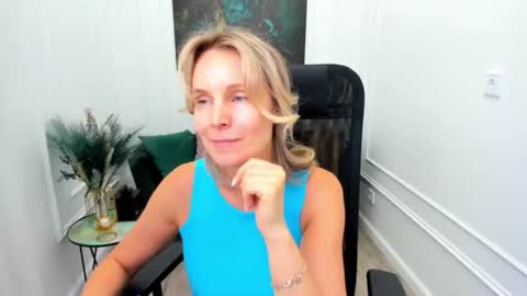 Snapshot of vivianlirei chatting on 07-14-26, 10:21 Sinti online show from 07-14-26, 10:21