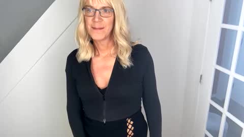 Snapshot of viviannexxx2022 chatting on 12-24-24, 06:28 Vivlove online show from 12-24-24, 06:28