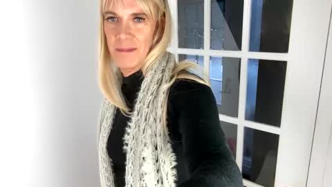 Snapshot of viviannexxx2022 chatting on 12-28-24, 08:58 Vivlove online show from 12-28-24, 08:58