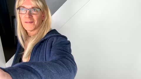 Snapshot of viviannexxx2022 chatting on 01-10-25, 07:32 Vivlove online show from 01-10-25, 07:32