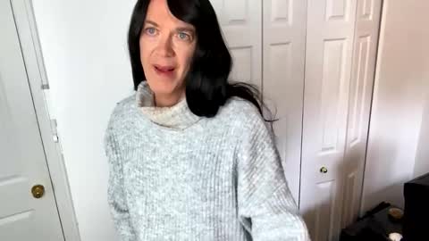 Snapshot of viviannexxx2022 chatting on 02-02-25, 06:42 Vivlove online show from 02-02-25, 06:42